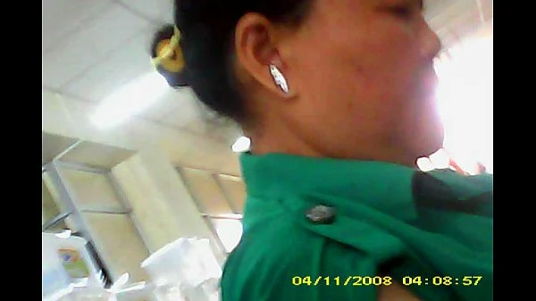 ดูคลิป แอบถ่าย มุดหีพนักงานโลตัวแก่ๆ โดนแบบถ่ายหีไม่รู้ตัว ซ่อนกล้องกระดุมแล้วถ่ายหรสาวใหญ่