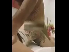 คลิปหลุด แอบถ่าย ทั้งเมาทั้งเงี่ยนลากมาเย็ดในห้องน้ำ เด้าไปอ๊วกไปฟินเลยมึง