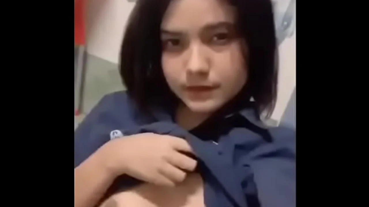 น้องแอมนี่ถอดโชว์ในคลิปหลุดกลุ่มลับ เห็นนมเต็มๆไม่มีกั๊ก