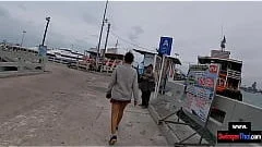 คู่รักสาวไทยกับชาวต่างชาติ นั้งเรือไปเย็ดกันที่เกาะล้านพัทยา เย็ดกลางแจ้งริมมะเล