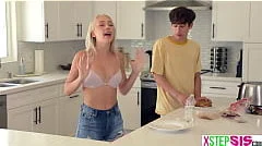 คลิปแนวครอบครัว สองพี่น้องชอบทะเลาะกัน แต่เรื่องมันไปจบบนเตียง หุ่นเด็ดขนาดนี้